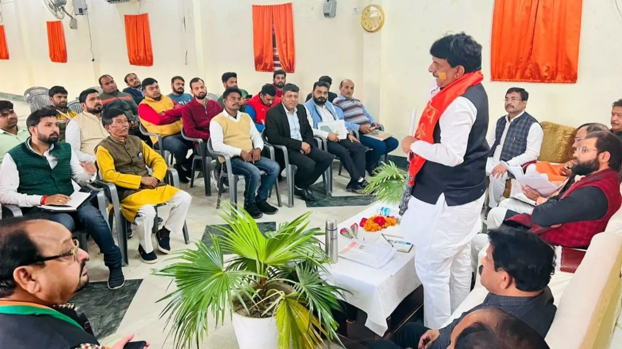 शाहजहांपुर: प्रभारी मंत्री कपिल देव अग्रवाल ने दिया निकाय चुनाव जीतने का मंत्र 