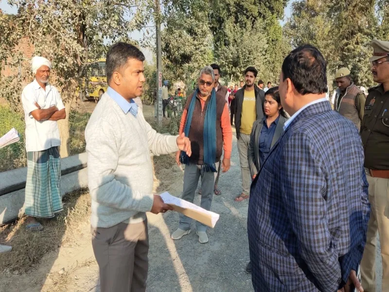 जौनपुर: हर घर नल-जल योजना कार्य का डीएम ने किया निरीक्षण 