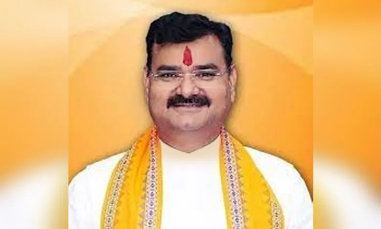 पीलीभीत: आचार संहिता उल्लंघन के दो मुकदमों में राज्यमंत्री संजय सिंह गंगवार को सजा, एक में दोषमुक्त