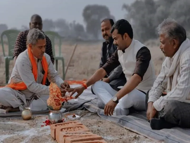 जौनपुर: आरआरसी सेंटर का हुआ भूमिपूजन, हरी झंडी दिखाकर कूड़ा गाड़ी को किया गया रवाना