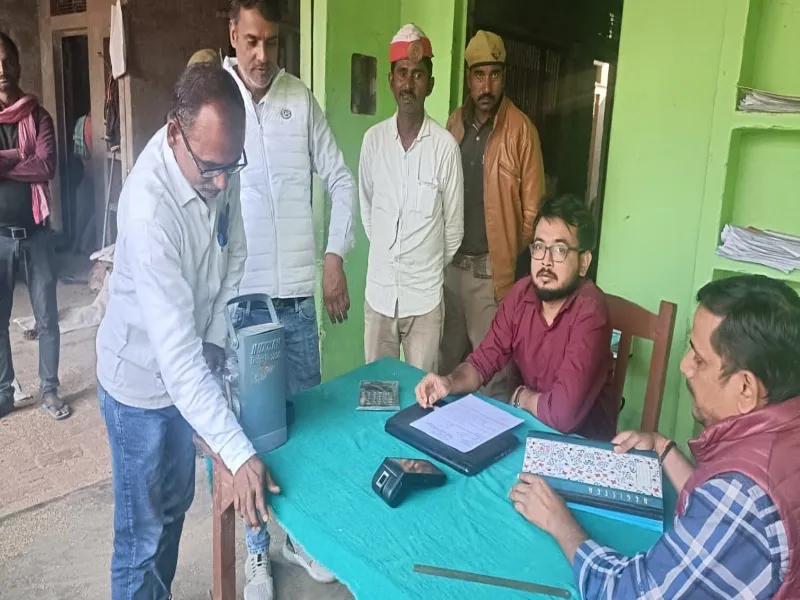 जौनपुर: सुशासन सप्ताह के तहत उप जिलाधिकारी ने लगाया जन चौपाल, सुनी समस्याएं