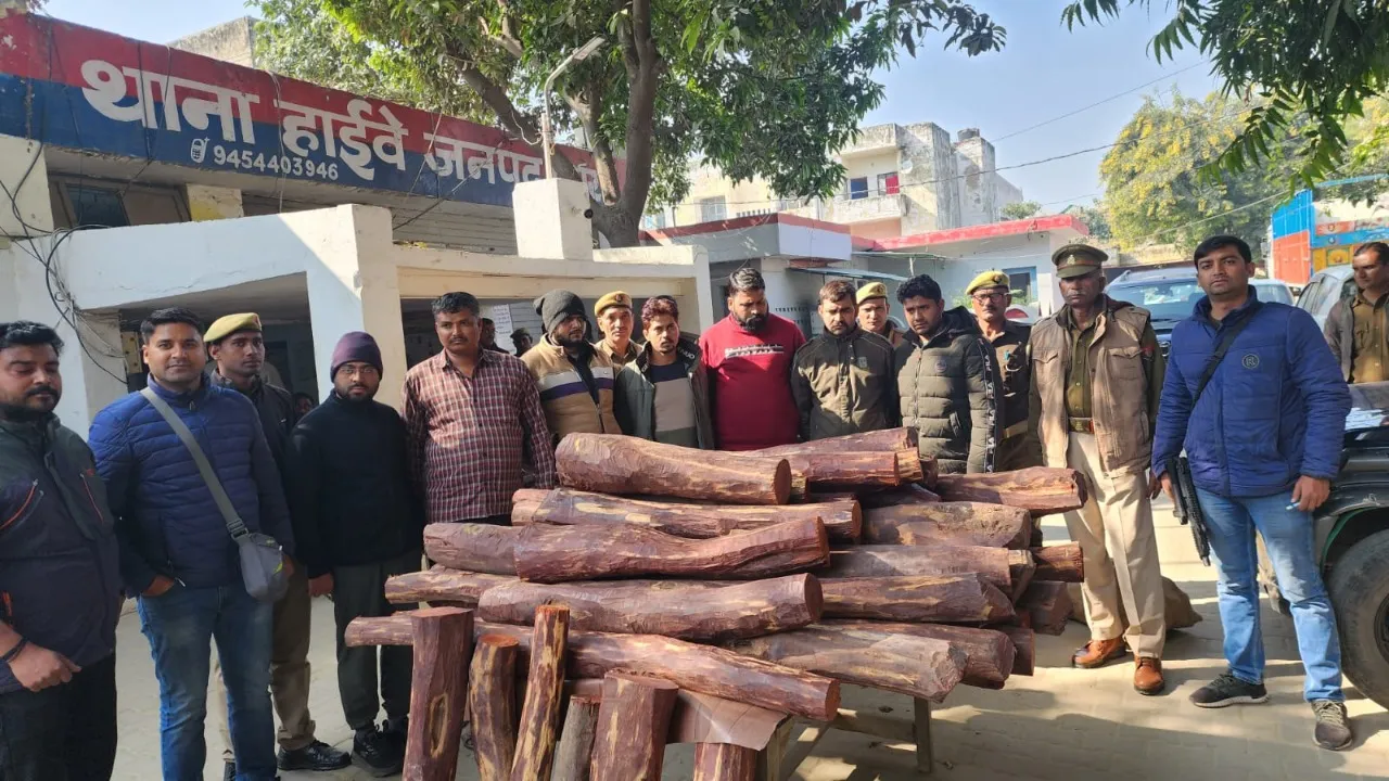 मथुरा: फिल्म 'पुष्पा' देख आया आइडिया... चंदन लकड़ी की गिरोह बनाकर करने लगे तस्करी, सात गिरफ्तार