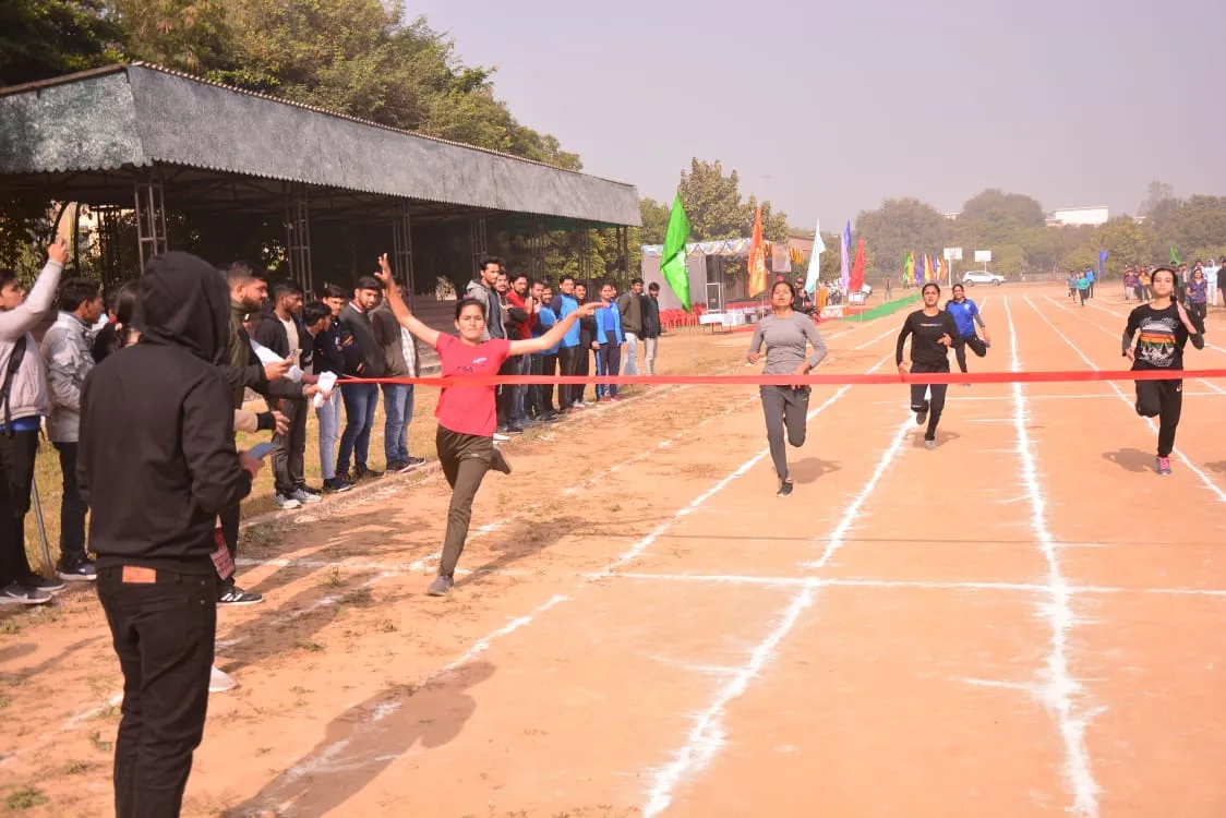 मेरठ: खेलकूद प्रतियो‌गिता में विद्यार्थियों ने दिखाया दम, कुलपति ने बढ़ाया उत्साह