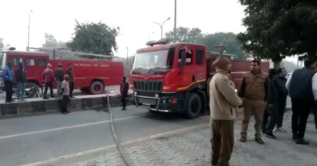 मेरठ: होटल मालिक की कोठी में लगी आग, कड़ी मशक्कत के बाद पाया काबू
