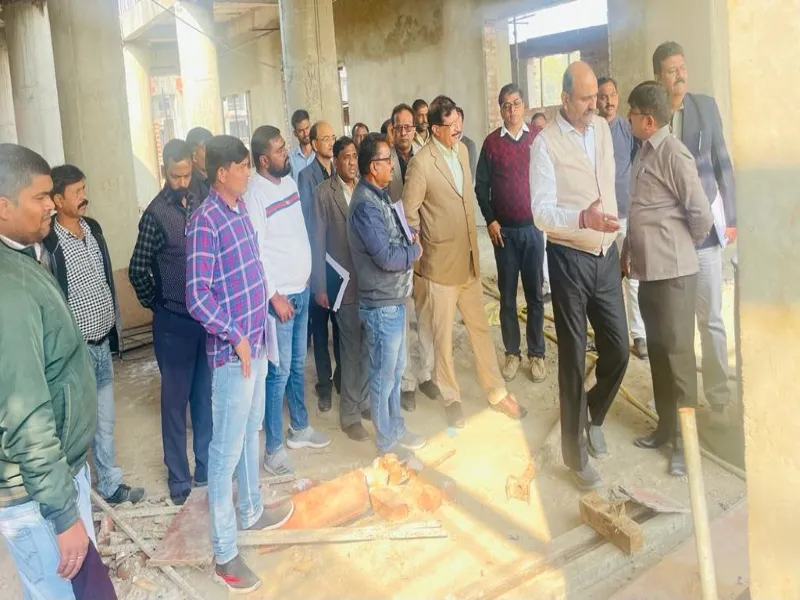 जौनपुर: मेडिकल कॉलेज पहुंचे महानिदेशक, जाना जमीनी हकीकत, दिए निर्देश