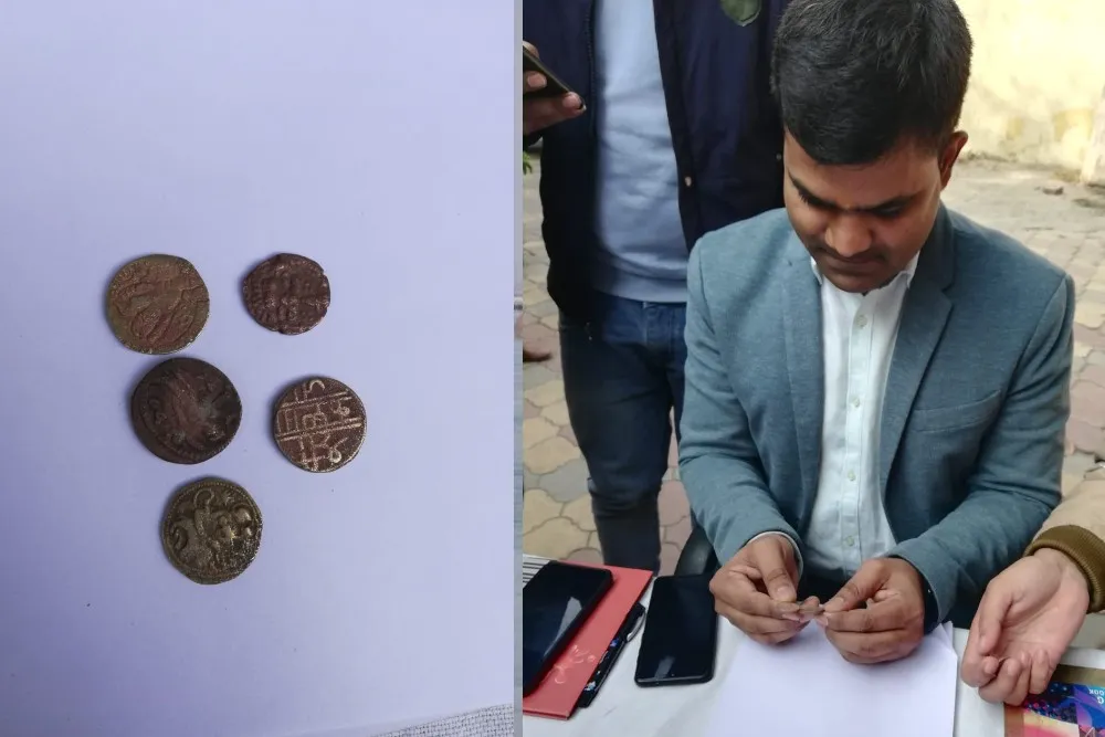 मेरठ: तालाब पर मिले प्राचीन सिक्के, पुरात्तव को जांच के लिए भेजे