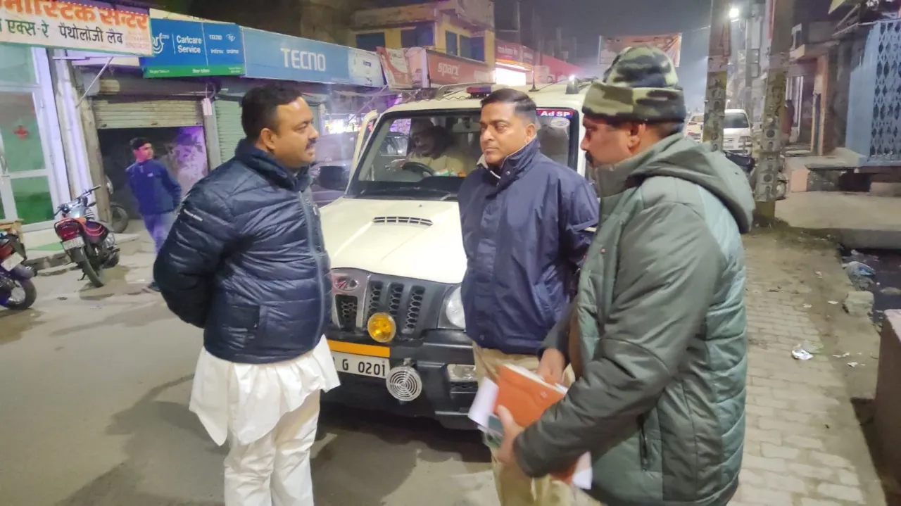 अमरोहा: बदमाशों ने सर्राफा व्यापारी को लूटा, हथियार दिखाकर ले भागे नकदी और सोना-चांदी 