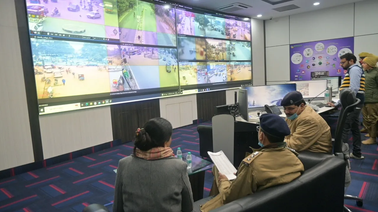 बरेली : SSP ने किया ICCC का निरीक्षण, रैन बसेरों और यातायात व्यवस्था भी परखी