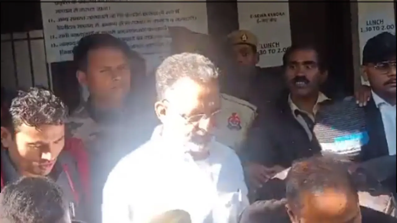 Video : 'तूफान कर रहा था मेरे अज्म का तवाफ, दुनिया समझ रही थी कश्ती भंवर में है, जेल जाने से पहले माफिया मुख्तार का शायराना अंदाज 