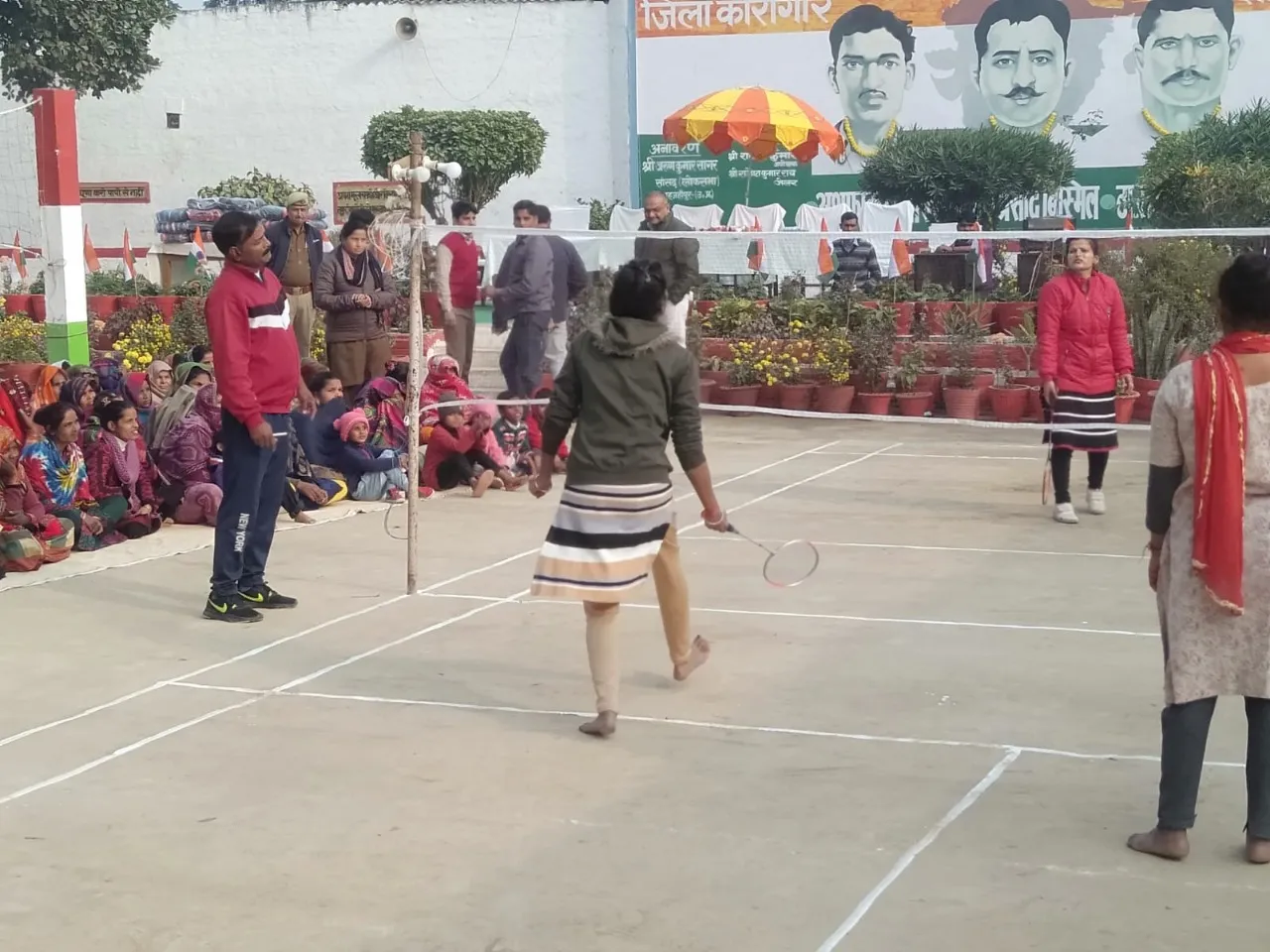 शाहजहांपुर: जिला कारागार में बैडमिंटन-वॉलीबॉल का हुआ आयोजन, बंदी रमन और रेशमा की टीम विजयी