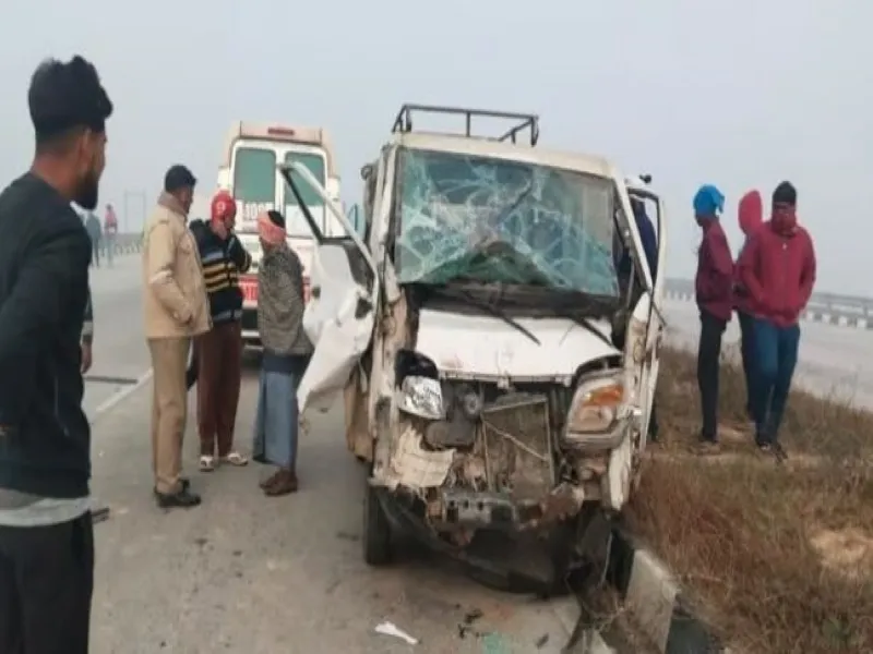 जौनपुर: मैजिक और ट्रक की आमने-सामने टक्कर, छः लोग घायल