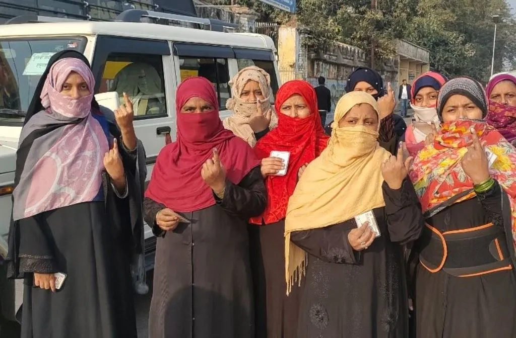 रामपुर: मुस्लिम बाहुल्य क्षेत्रों में सख्ती के चलते बहुत कम पड़े वोट, मतदाताओं की पुलिस से नोकझोंक, कई स्थानों पर पुलिस ने चलाई लाठी