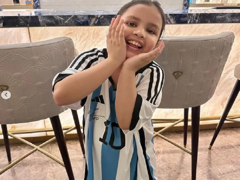 MS Dhoni की बेटी Ziva को मिली Lionel Messi के ऑटोग्राफ वाली जर्सी, साक्षी ने शेयर की क्यूट तस्वीर