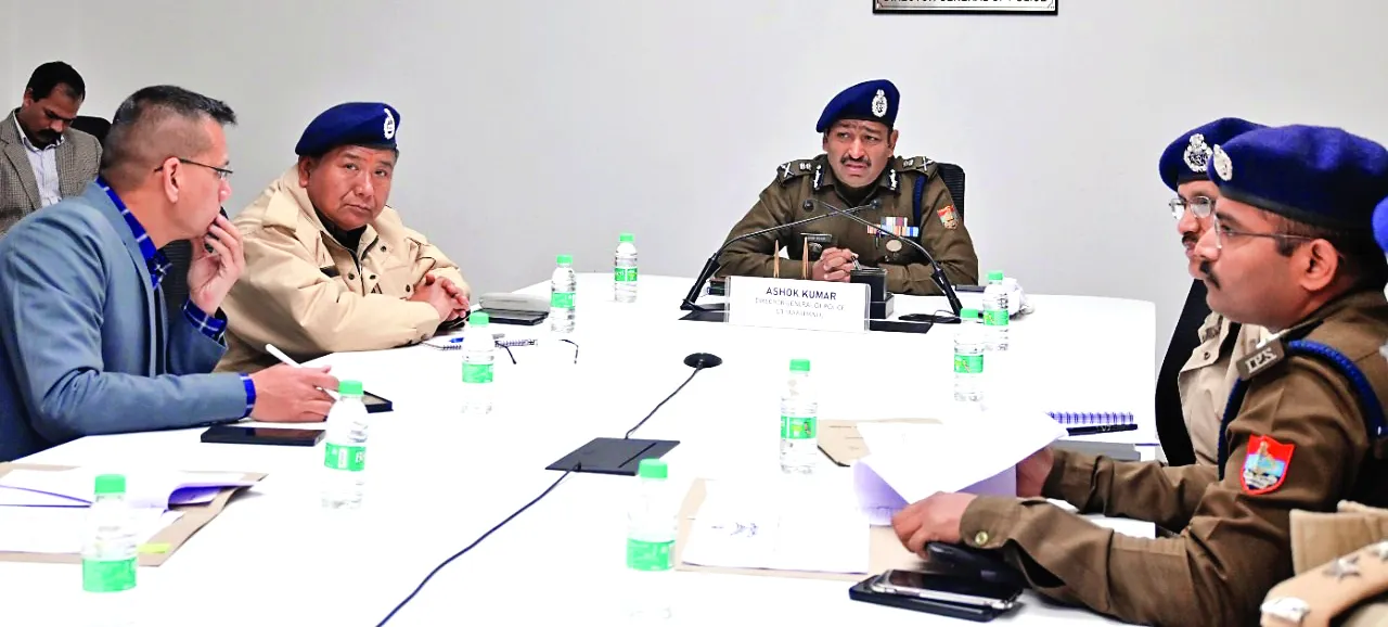 देहरादून: पर्यटकों से मित्र पुलिस की तरह करें व्यवहार