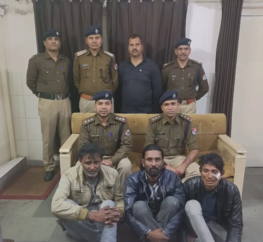काशीपुर: पेंड्रोल क्लिप की खरीद फरोख्त करने पर कबाड़ी समेत तीन धरे