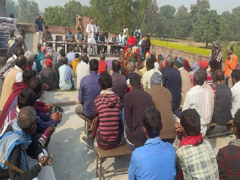  रायबरेली :  जरूरतमंदों में बांटे सोनिया गांधी की तरफ से भेजे गए कंबल