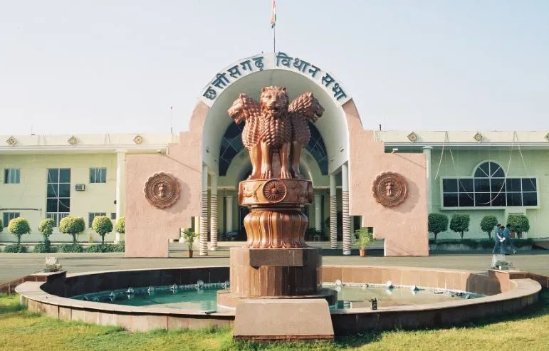 छत्तीसगढ़: बहस के दौरान मंत्री और विधायक आमने-सामने, अन्य विधायकों ने कराया शांत 