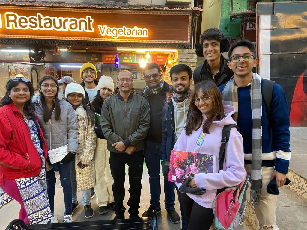 नैनीताल: कुमाऊंनी घरों का अध्ययन करने गुजरात से पहुंचे छात्र