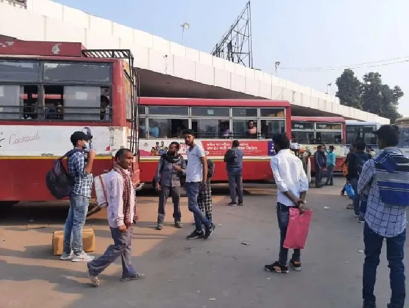 लखनऊ : घने कोहरे में सुरक्षित स्थान पर रुकेंगी परिवहन की बसें , कोहरा छटने के बाद होगा पुनः संचालन 