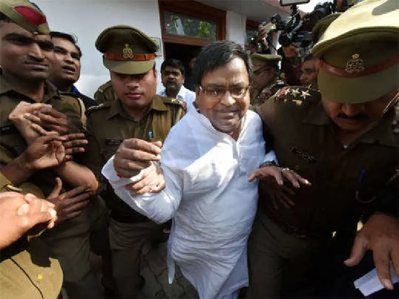 लखनऊ: गायत्री प्रजापति के परिजनों की ईडी ने संपत्ति की जब्त