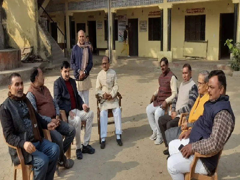 अयोध्या :  यूपी बोर्ड परीक्षा कापी मूल्यांकन के पारिश्रमिक भुगतान पर की चर्चा