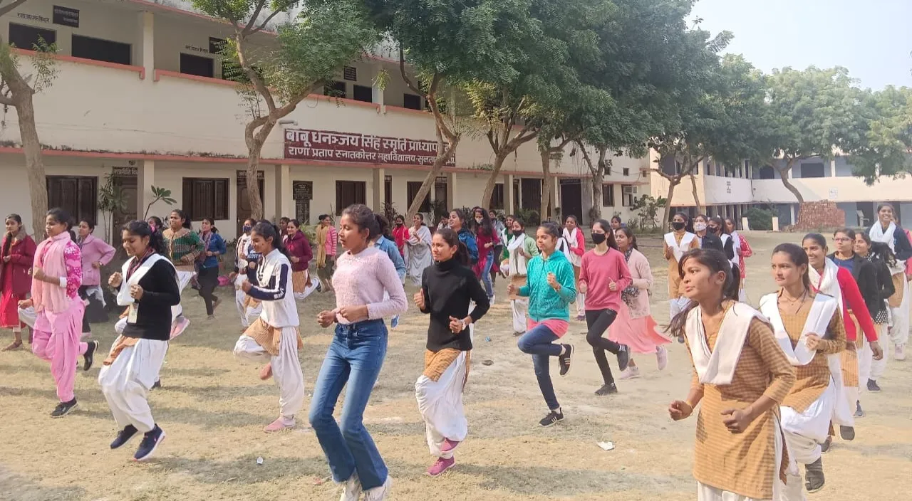 सुल्तानपुर : मुसीबत का डटकर सामना कर सकेंगी छात्राएंः डॉ. संतोष अंश                        