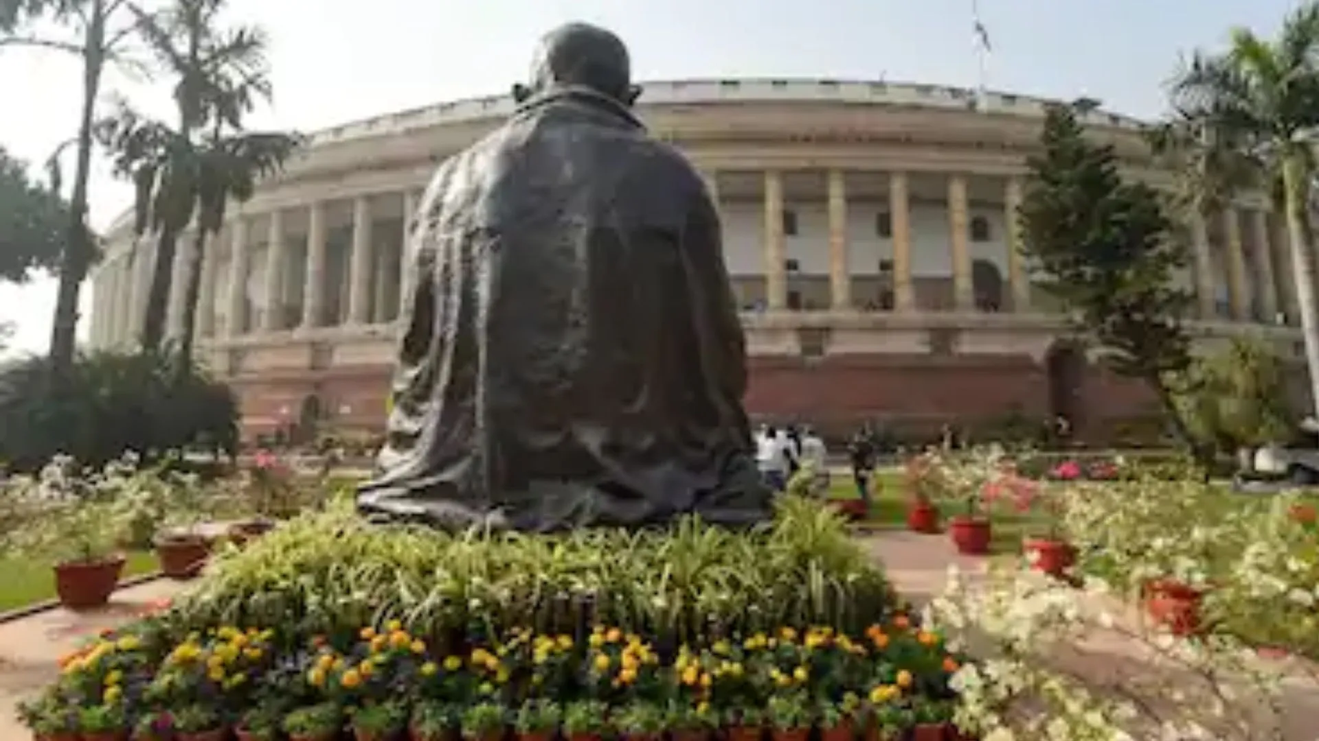 संसद का आज से शीतकालीन सत्र, विभिन्न मुद्दों पर सरकार को घेरेगा विपक्ष 