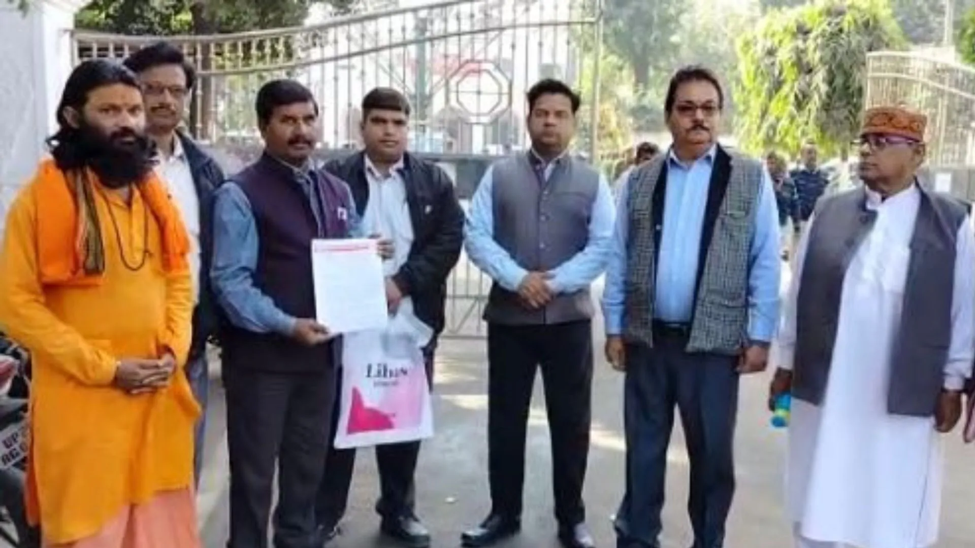 बरेली: JNU में ब्राह्मणों के खिलाफ की गई आपत्तिजनक टिप्पणी से आहत अखिल भारतवर्षीय ब्राह्मण महासभा, DM को सौंपा ज्ञापन 