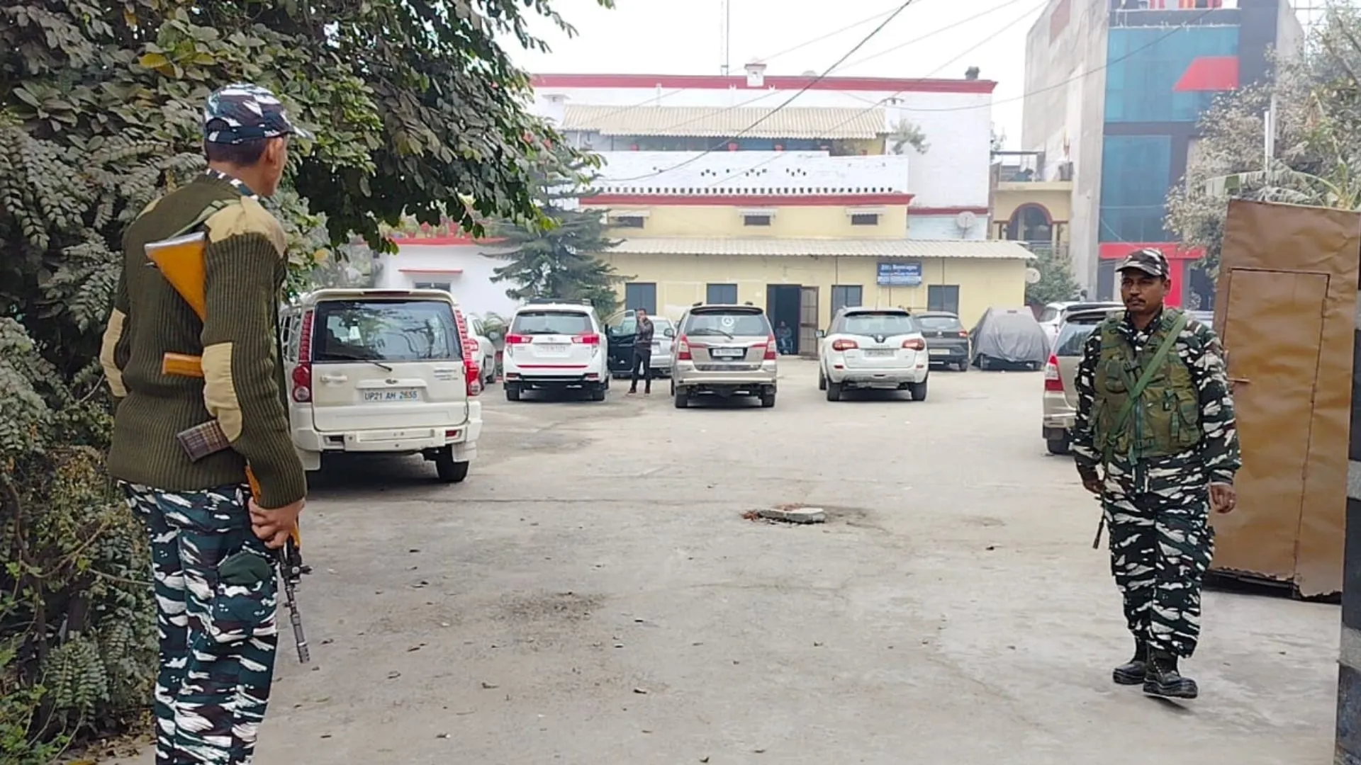 बरेली : मारिया फ्रोजन के मालिक हाजी शकील कुरैशी के ठिकानों पर छापेमारी