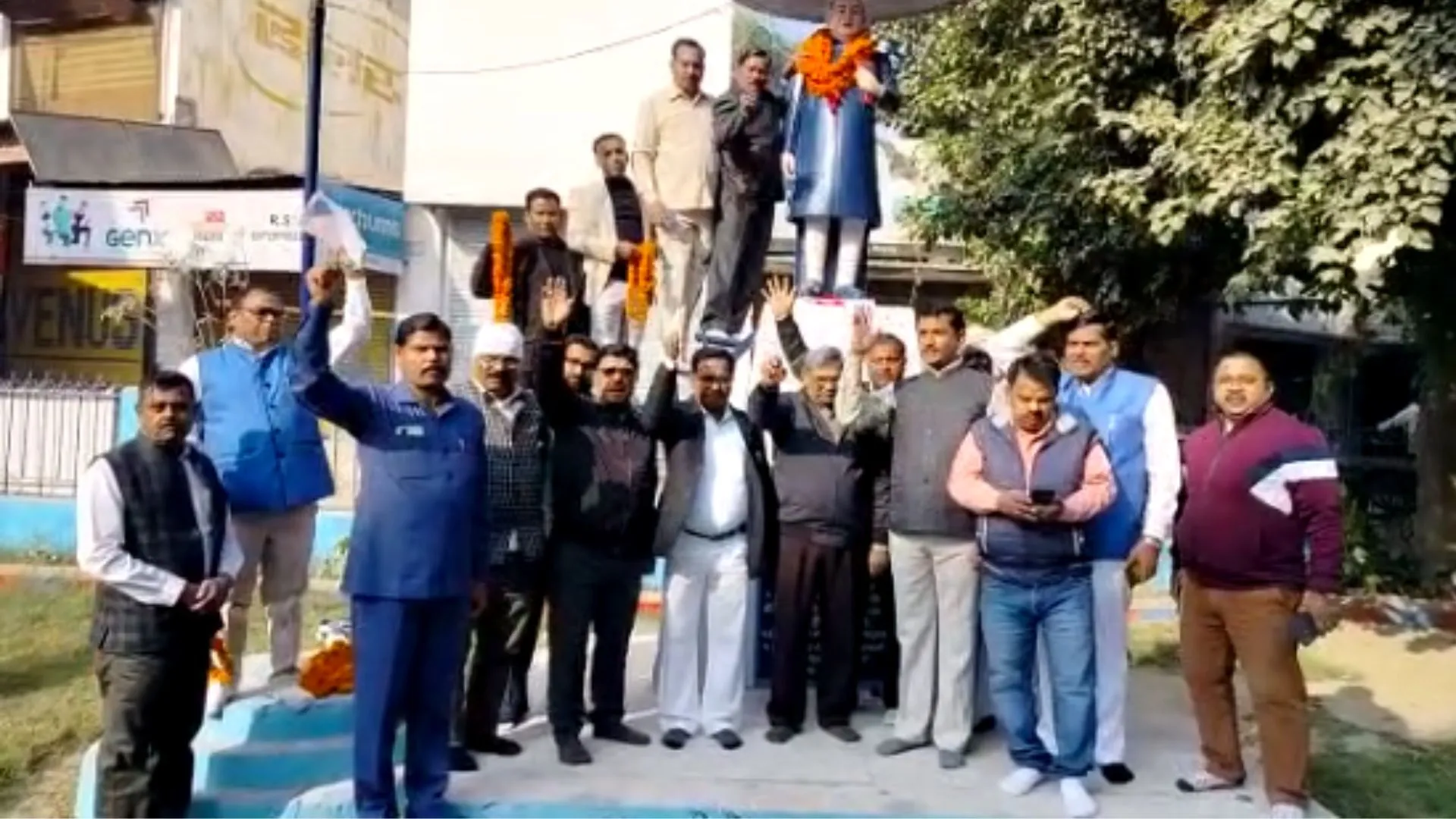 बरेली: महापरिनिर्वाण दिवस पर बाबा साहेब आंबेडकर को भारतीय वाल्मीकि श्रम समाज ने दी श्रद्धांजलि 