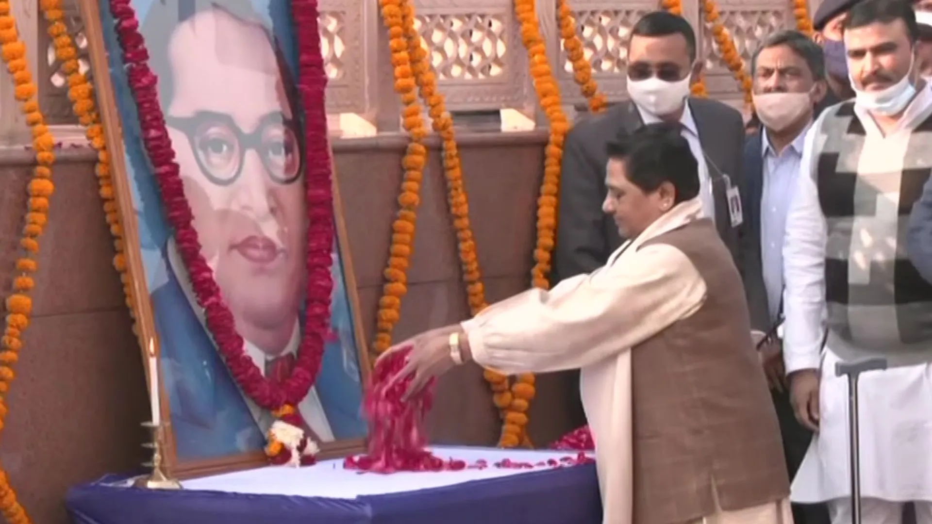 डॉ बी.आर. आंबेडकर पुण्यतिथि: परिनिर्वाण दिवस पर BSP सुप्रीमो मायावती ने दी बाबा साहेब को श्रद्धांजलि