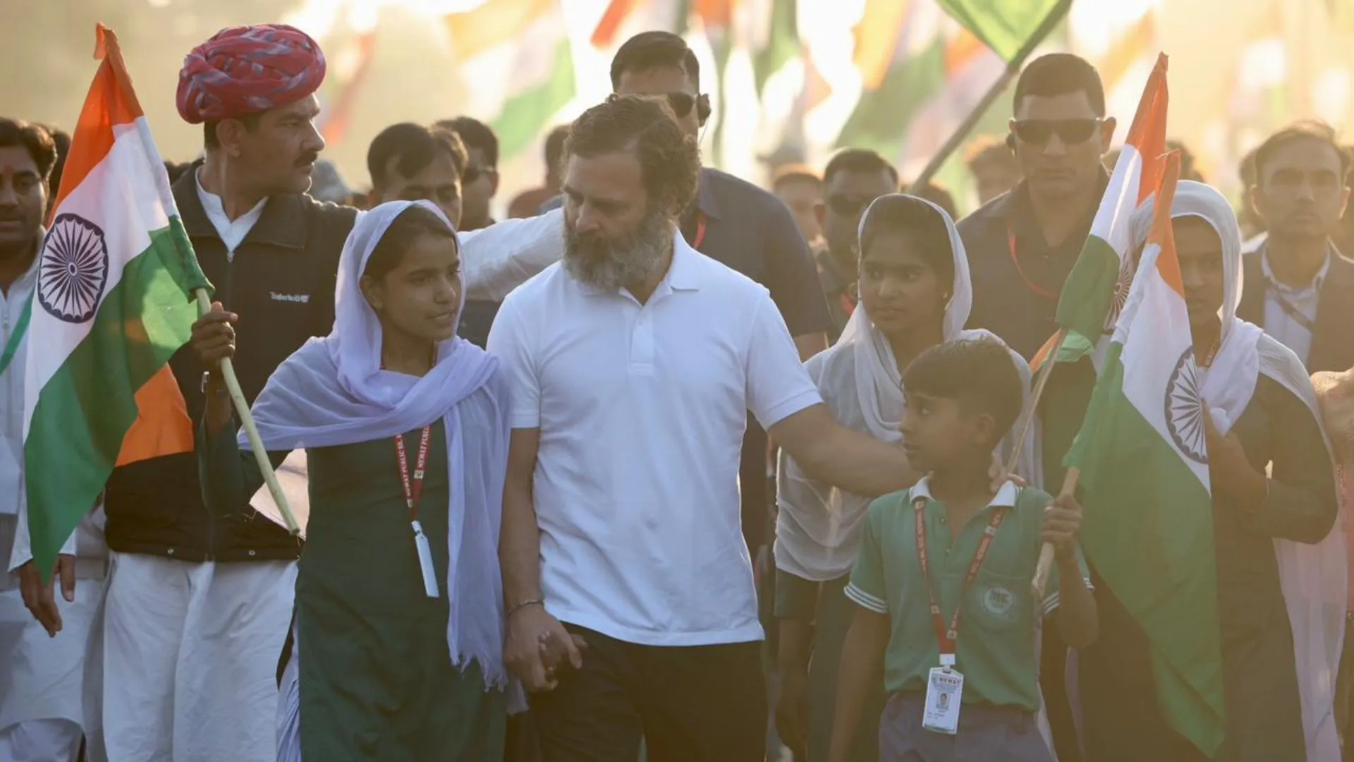 कोरोना अलर्ट : केंद्रीय मंत्री ने कहा- राहुल गांधी देशहित में स्थगित कर दें भारत जोड़ो यात्रा, कांग्रेस बोली- साजिश !