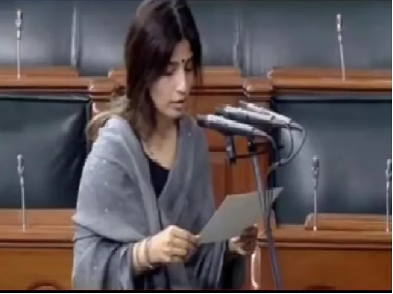 लोकसभा अध्यक्ष ओम बिरला ने डिंपल यादव को दिलाई शपथ