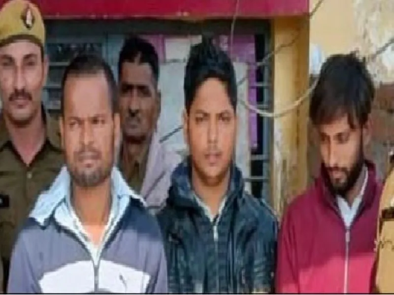 आगरा : एटीएम कार्ड बदलकर खाली कर देते थे खाता