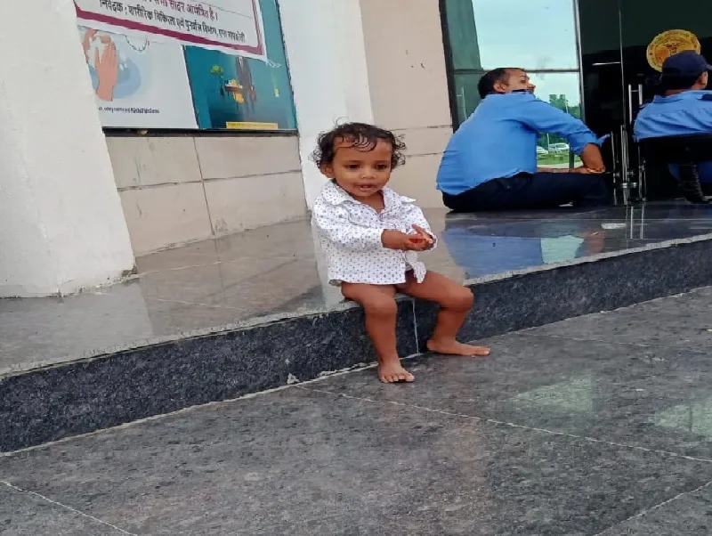 रायबरेली : टेढ़े पैरों से चलना था मुश्किल, आज अपने पैरों पर दौड़ रहा शिवाकान्त