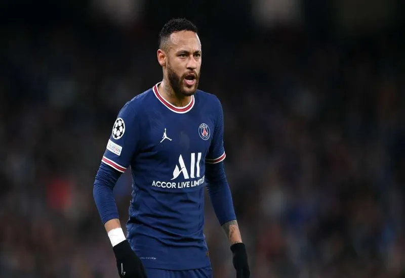 FIFA World Cup के बाद पहला मैच खेल रहे नेमार को मिला लाल कार्ड, पेरिस सेंट जर्मेन ने स्ट्रासबर्ग को 2-1 से हराया 