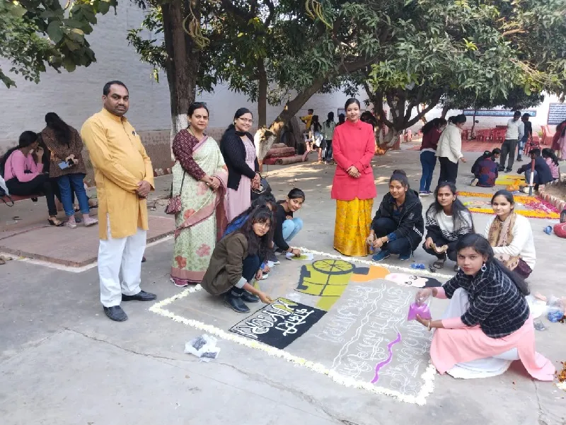 अयोध्या : निबंध, रंगोली व फैंसी ड्रेस प्रतियोगिता में निखरीं प्रतिभाएं