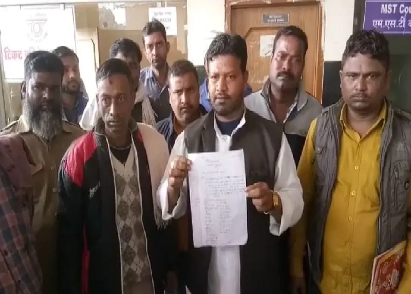 बहराइच : क्षेत्रीय प्रबंधक की कार्यशैली से नाराज कर्मियों का सामूहिक अवकाश