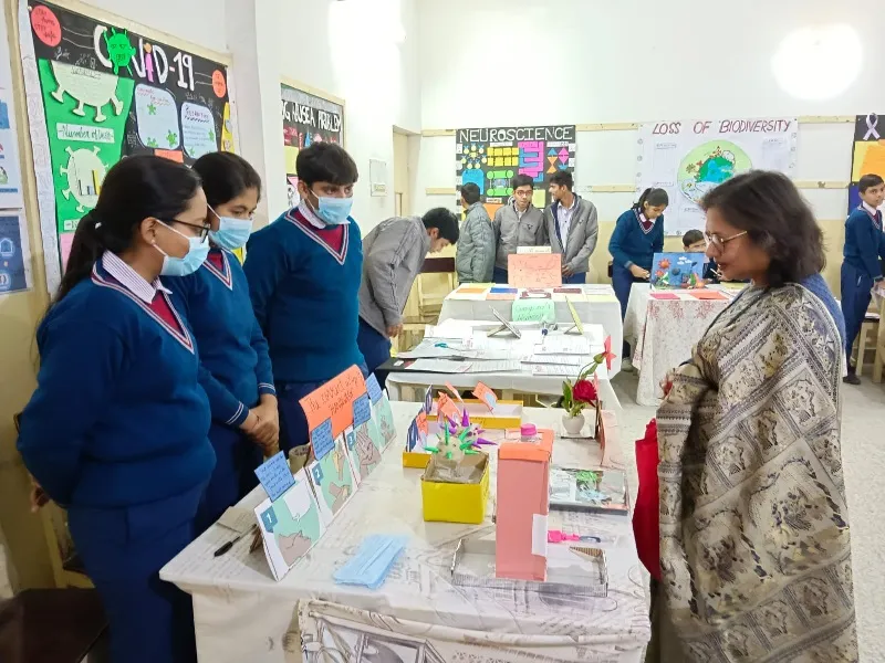 अयोध्या :परियोजना प्रदर्शनी में विद्यार्थियों ने दिखाई दक्षता