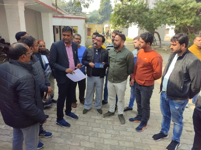 अयोध्या : साहब! इतना मुआवजा तो दें कि हम घर बना सकें