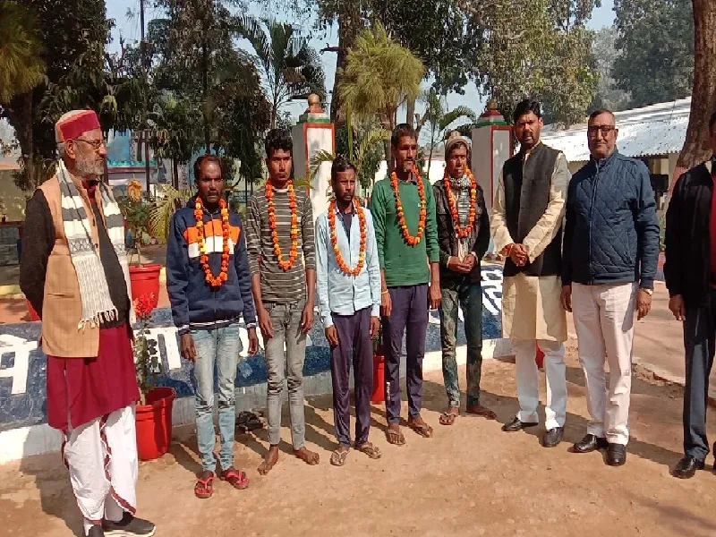 हरदोई : अटल जयंती पर 5 बंदियों को कराया आजाद