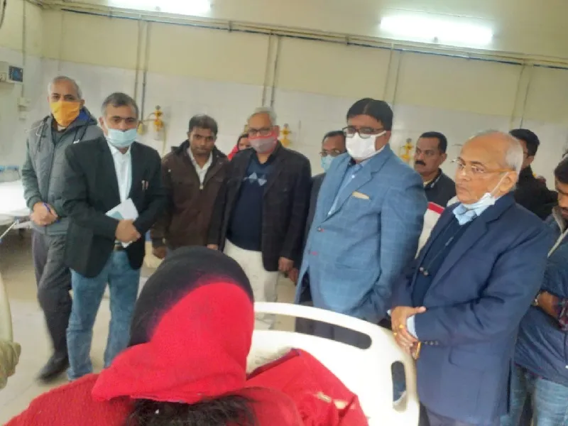 सुल्तानपुर : अयोध्या जा रही टूरिस्ट बस पलटी, 28 श्रद्धालु घायल, डिवाइडर से टकराने पर हादसा 