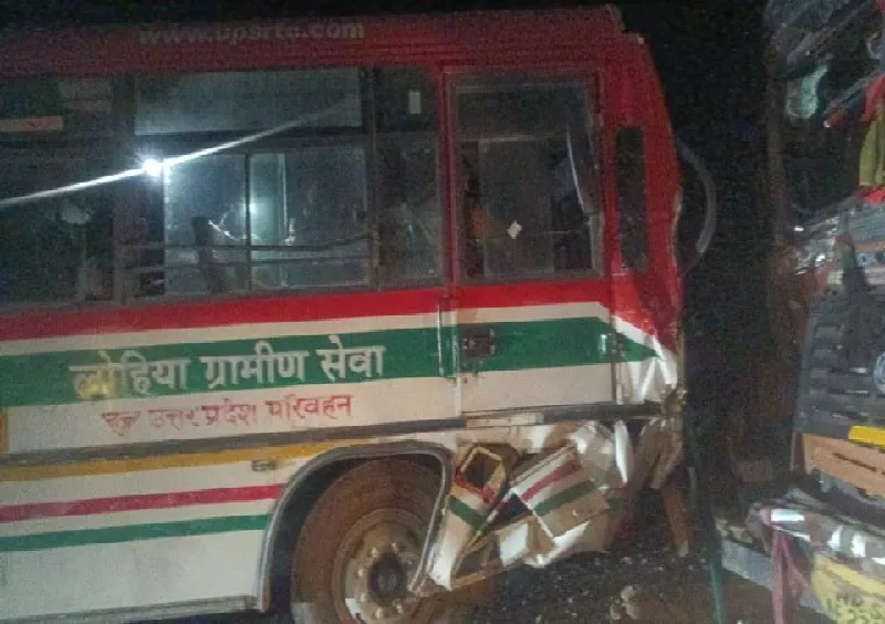 जीटी रोड पर ट्रक व रोडवेज बस में भिड़ंत एक की मौत,  दस घायल