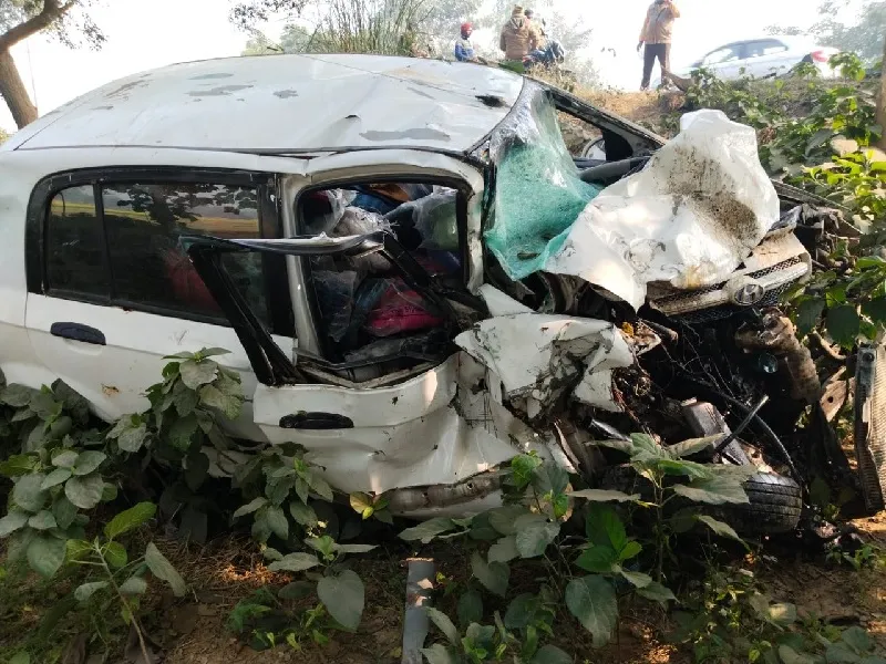 बहराइच : : पिकअप और कार की भिड़ंत में दो की मौत, दो घायल