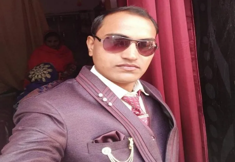 मुरादाबाद : दो टुकड़ों में रेलवे ट्रैक पर मिला रेल कर्मचारी का शव, परिजनों ने लगाया हत्या का आरोप