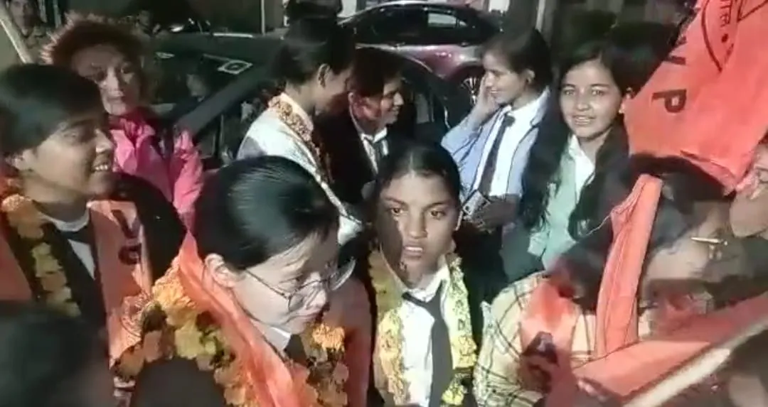 महिला कॉलेज चुनाव