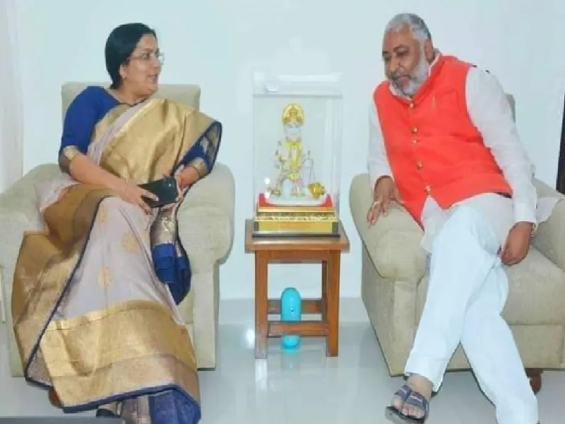 हरदोई : बस अड्डे के लिए मंत्री रजनी तिवारी ने स्वीकृत कराया धन