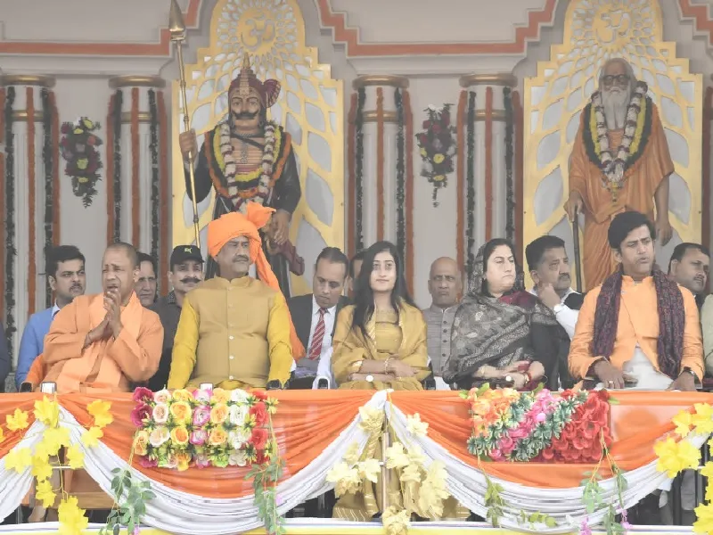 गोरखपुर : सीएम बोले, सामर्थ्य अनुसार जरूरतमंदों की सेवा से जुड़े समाज