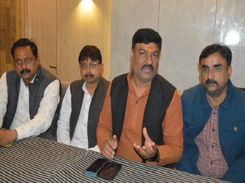 विकास के नाम पर अयोध्या को उजाड़ने की साजिश : पवन