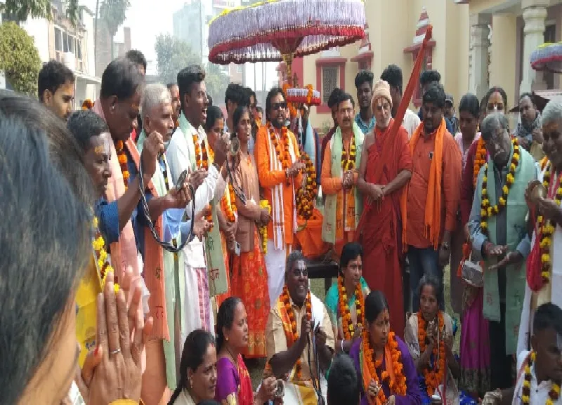 अयोध्या : रामलला को भेंट की जाएगी 108 किलो की चांदी की छतरी